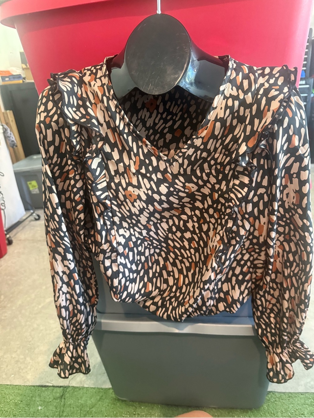 Womens Black and Tan Printed Long-Sleeve Blouse mp49